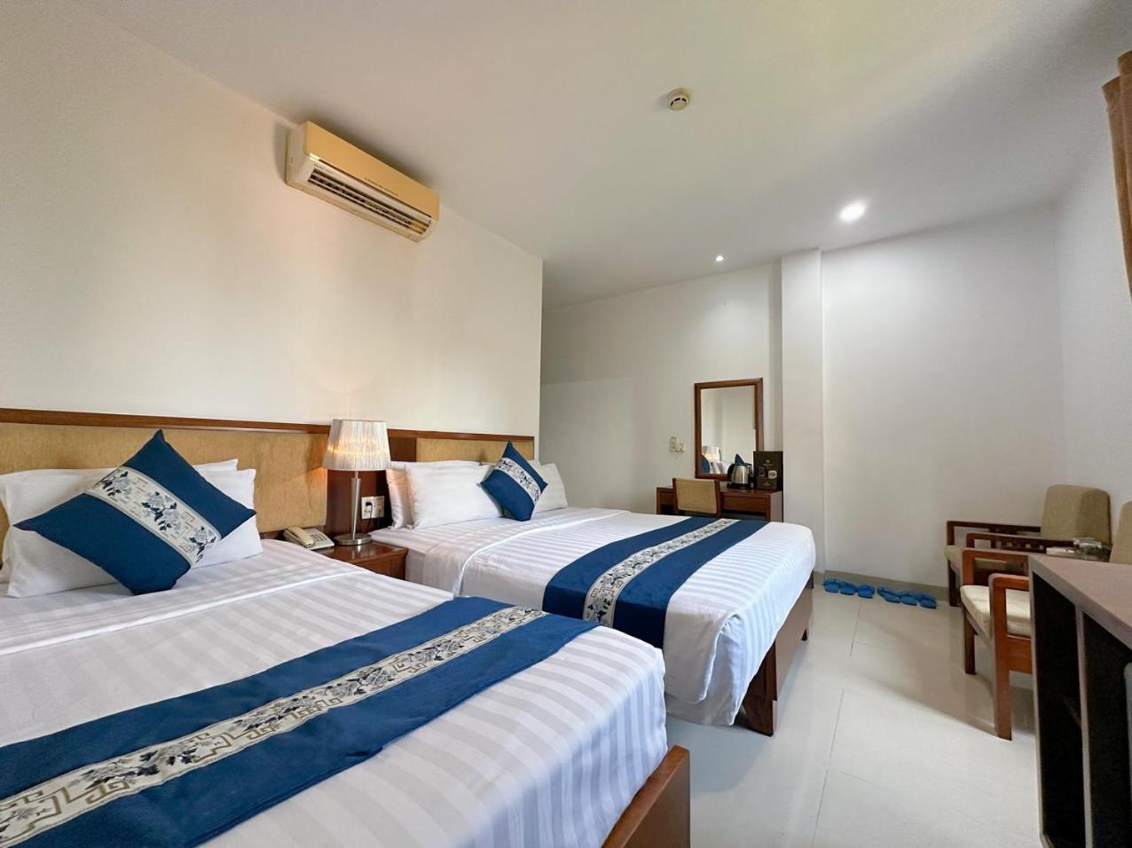 Khách sạn Ruby Star Hotel- Near Ben Thanh Market 3*
