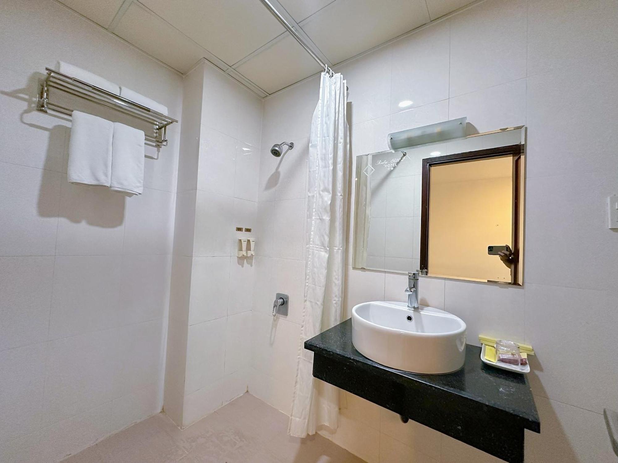 Ruby Star Hotel- Near Ben Thanh Market TP. Hồ Chí Minh