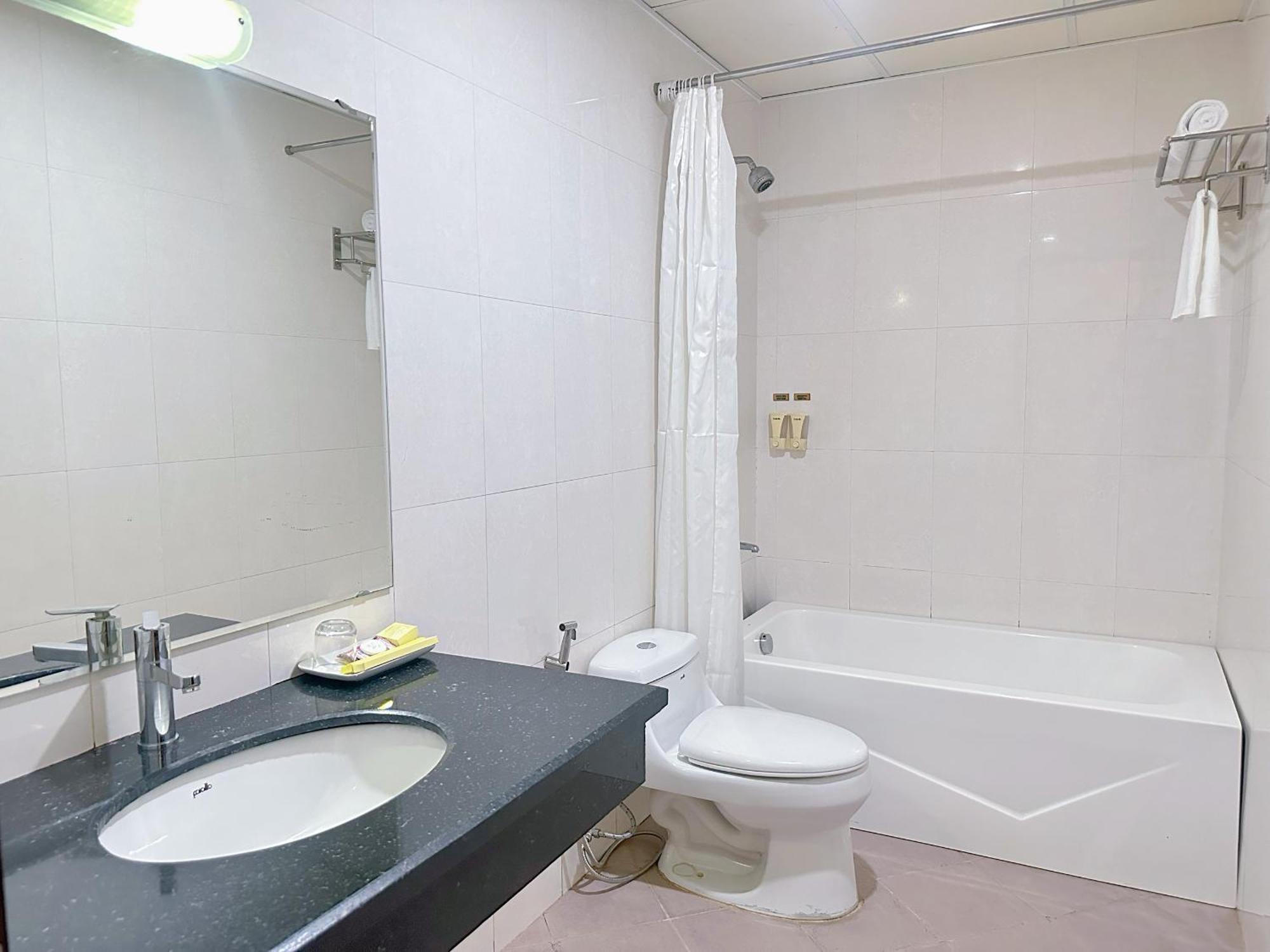 Ruby Star Hotel- Near Ben Thanh Market 3* TP. Hồ Chí Minh